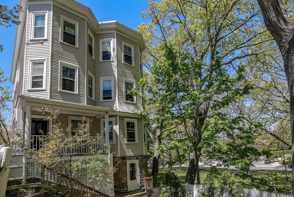 19 Eliot Crescent - Photo 1