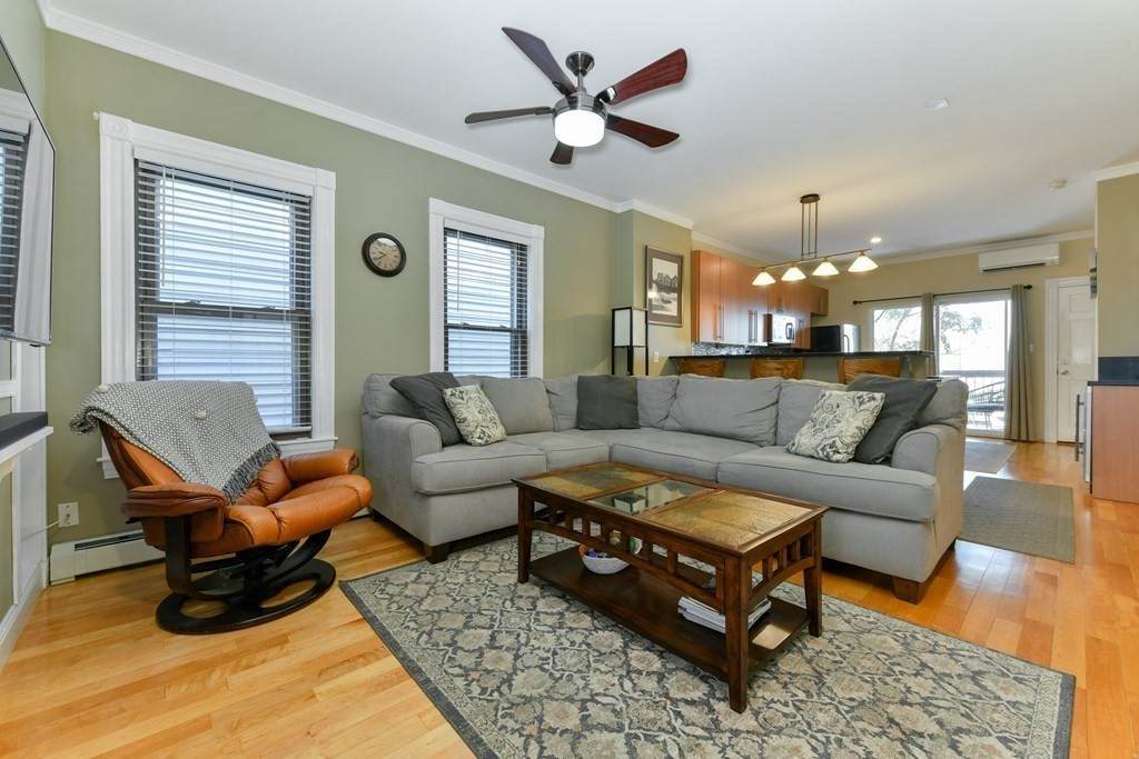 211 W 2Nd St - Photo 1