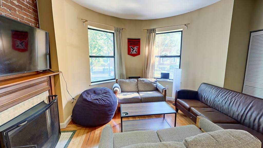 111 Gainsborough St - Photo 1