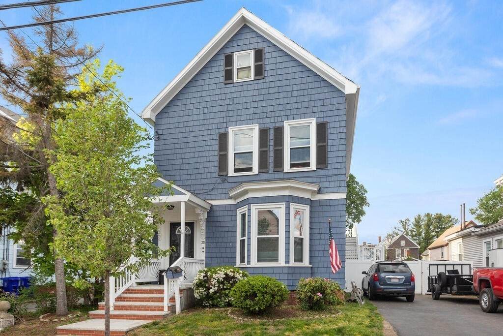 271 Charles St - Photo 1