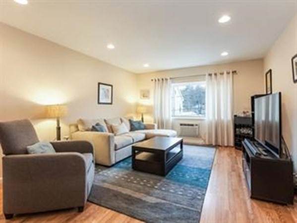 2 Larose Pl - Photo 1