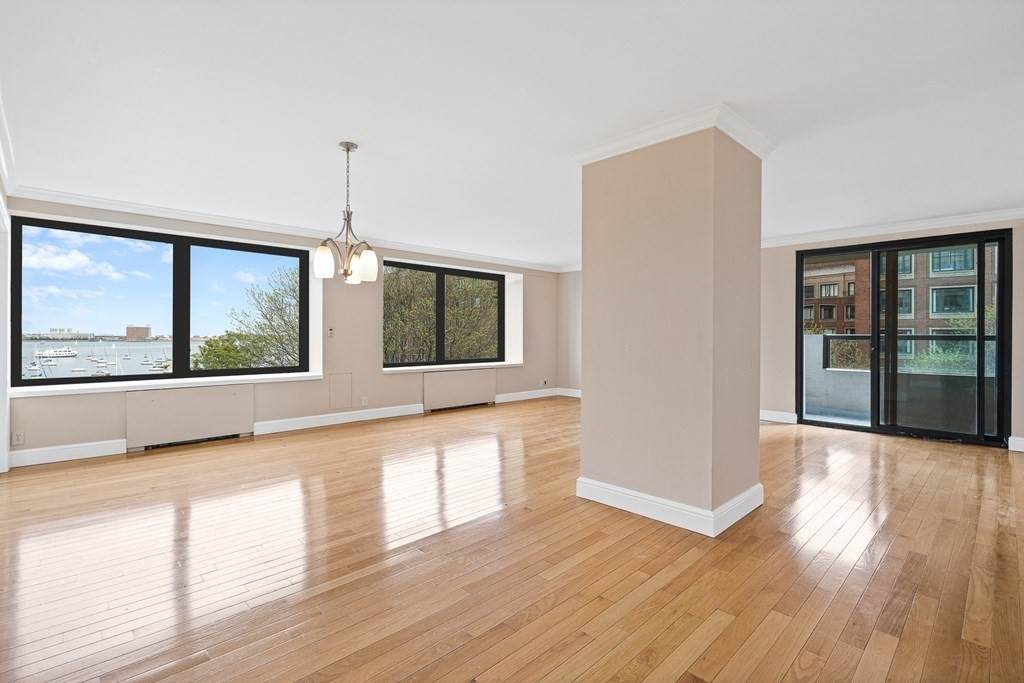 65 East India Row - Photo 1