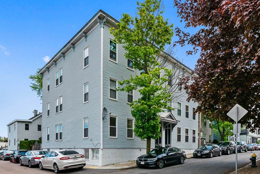 19 Middle St - Photo 1