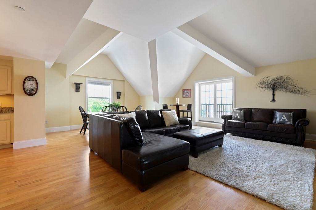 225 Derby St - Photo 1