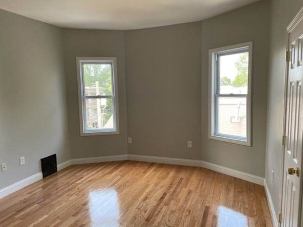 20 Leston St - Photo 1