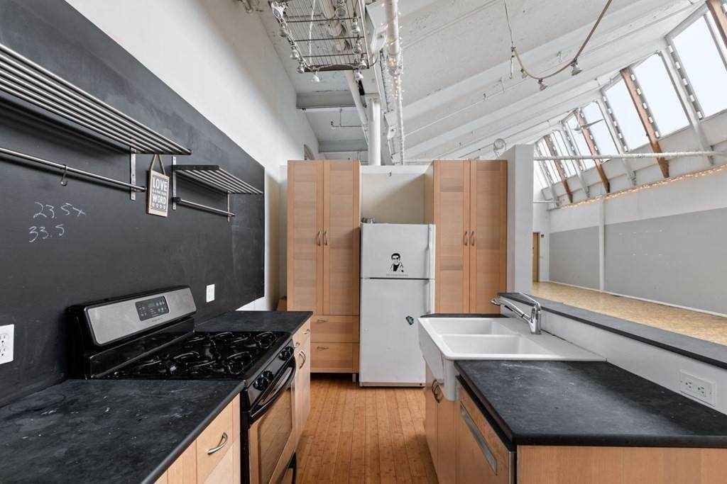 123 Sawyer St - Photo 1