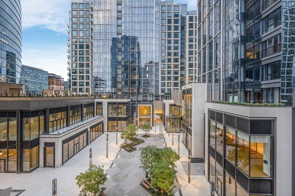 135 Seaport Boulevard - Photo 1