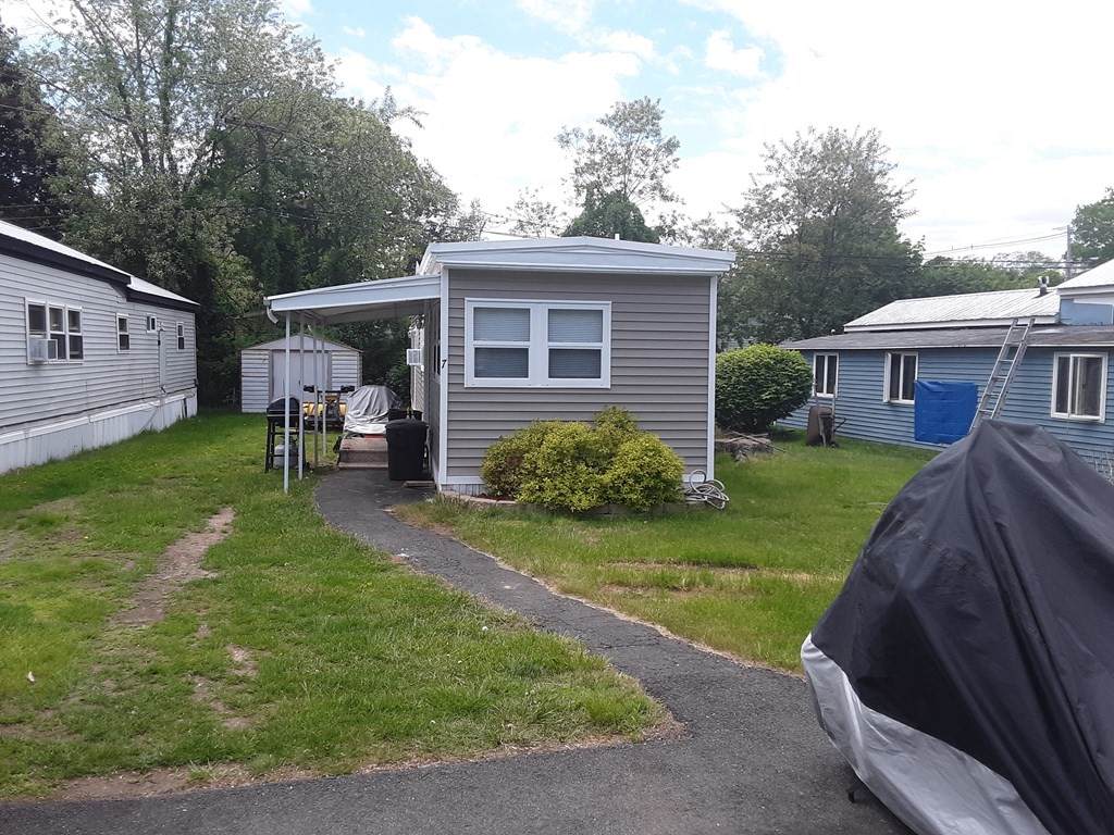 259 Newbury - Photo 1