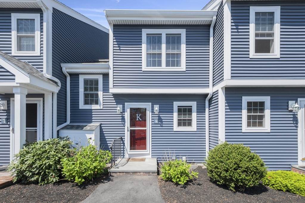 8 Hobart Ln - Photo 1