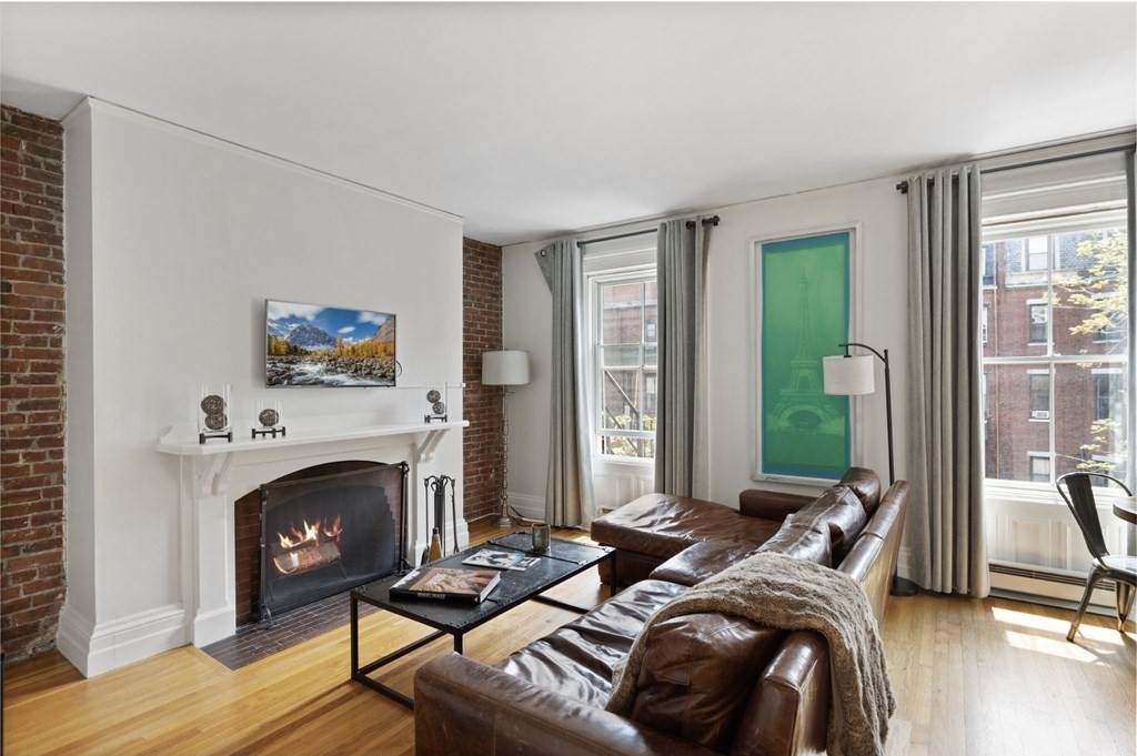 376 Marlborough - Photo 1