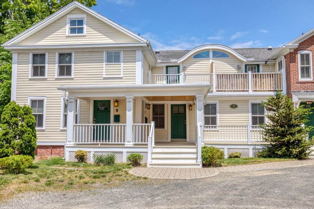 4 Center Ct - Photo 1