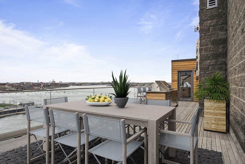 300 Pier 4 Blvd - Photo 1