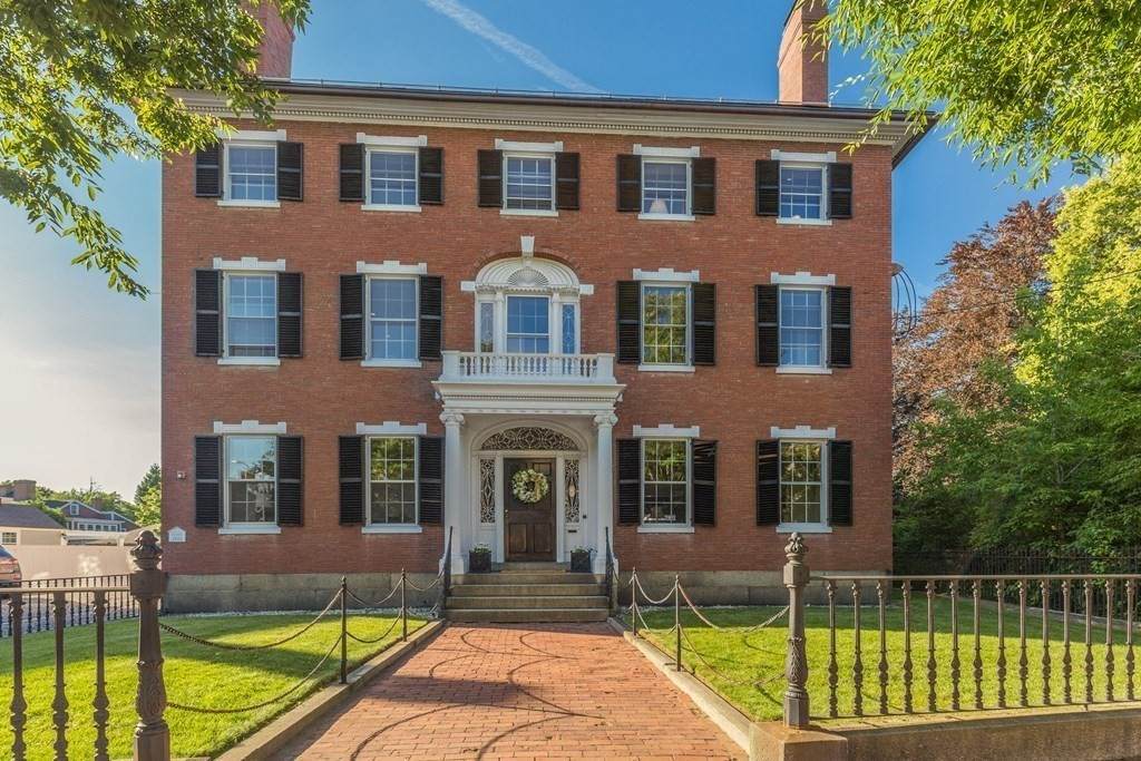 328 Essex Street - Photo 1