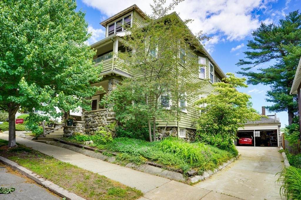 129 Winsor Ave - Photo 1