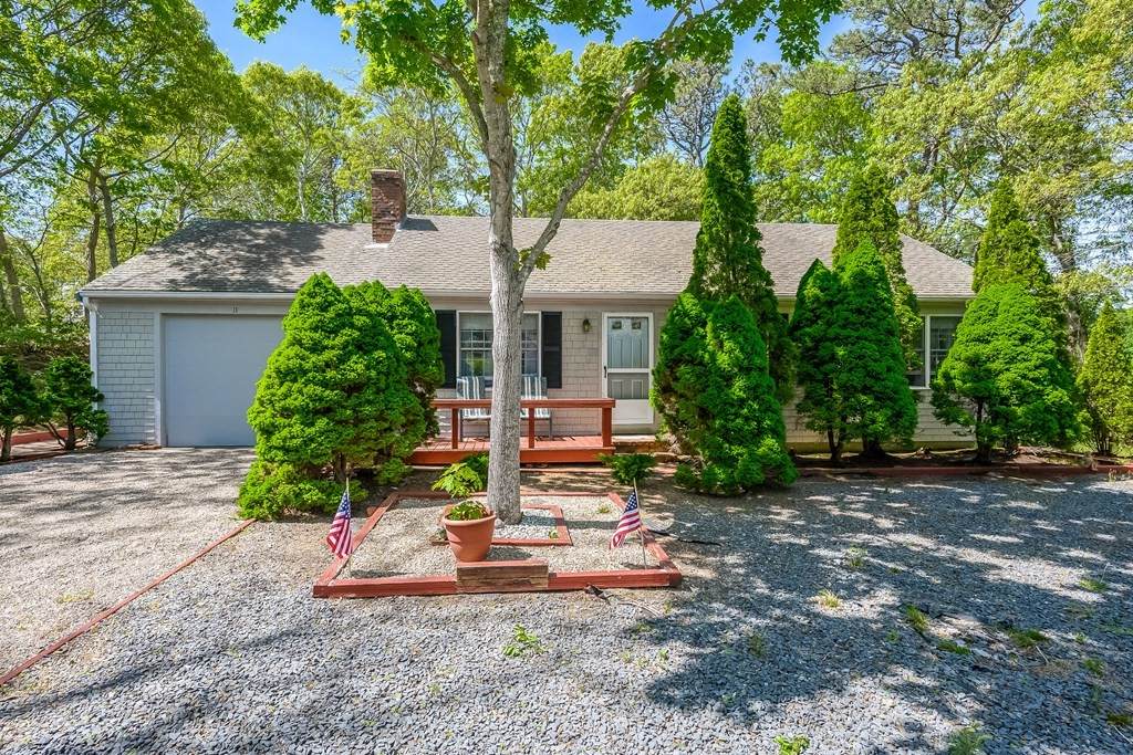 11 Lowell Dr - Photo 1