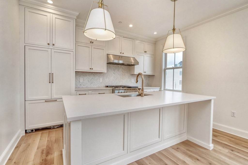 521 East Eighth - Photo 1