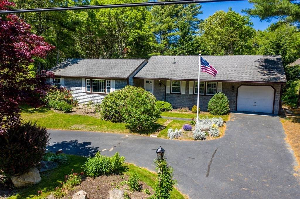 82 Lakeside Dr E - Photo 1