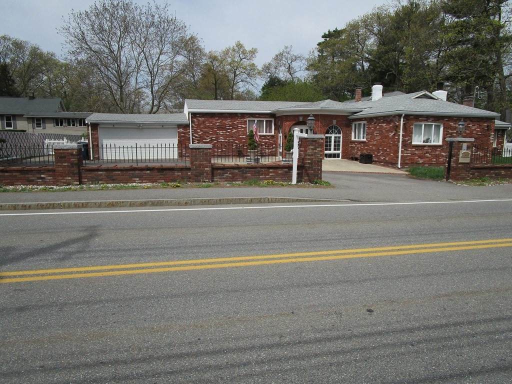 735 Woburn St - Photo 1