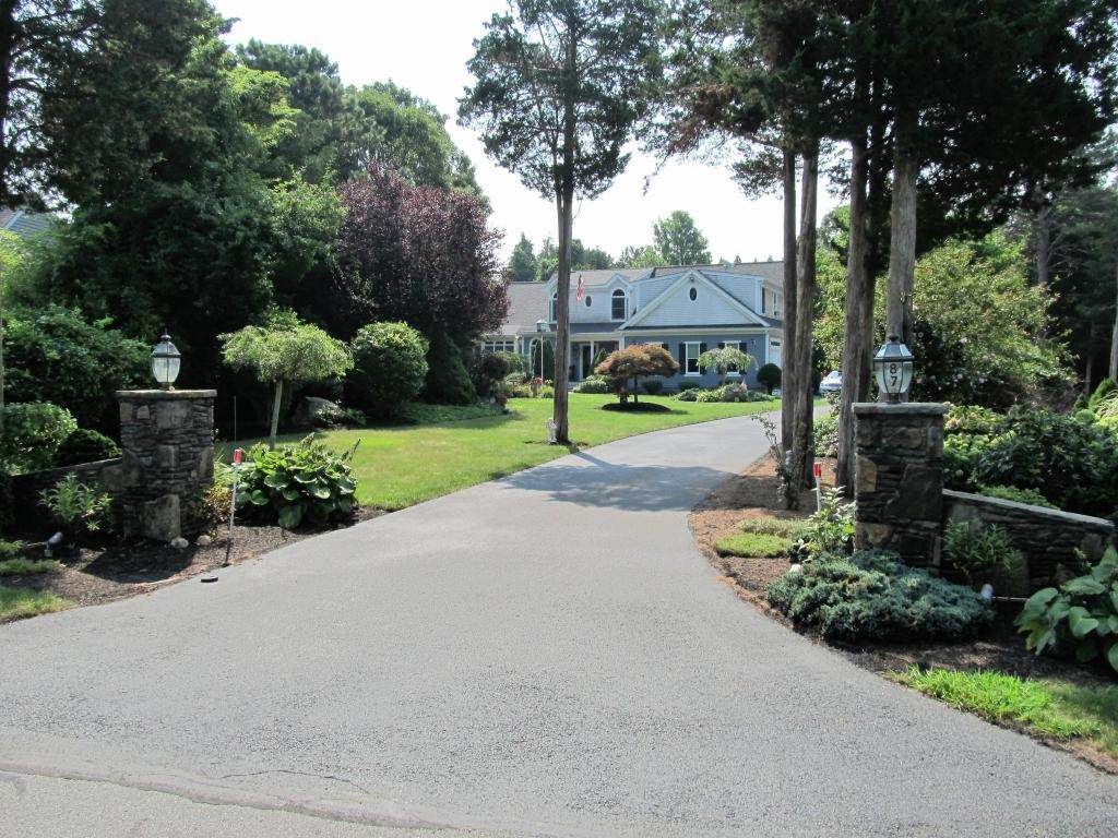 87 Colonial Way - Photo 1