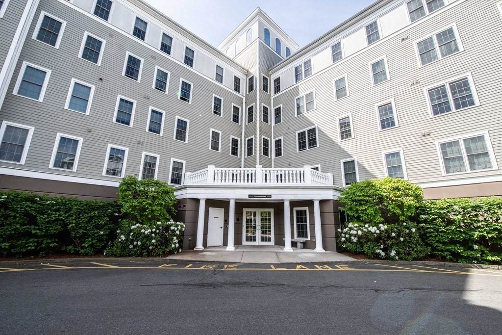 8 Crowninshield St - Photo 1