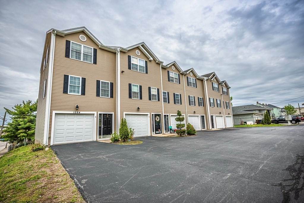 1084 Pine Street - Photo 1
