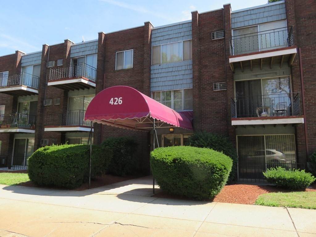 426 Pleasant St - Photo 1