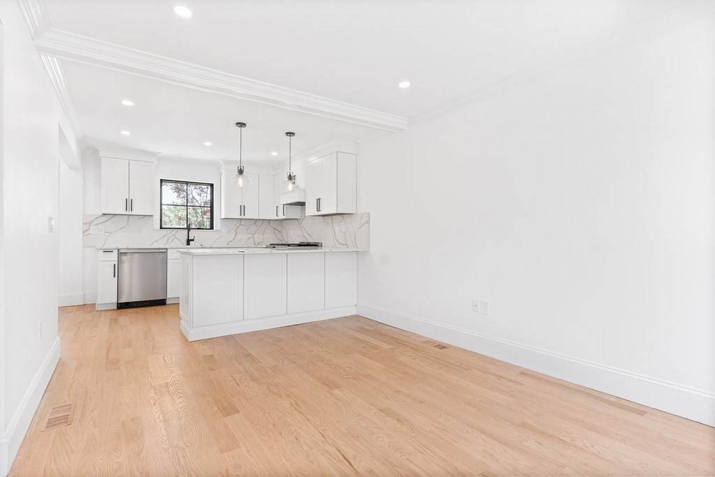 24 Lyndeboro Street - Photo 1