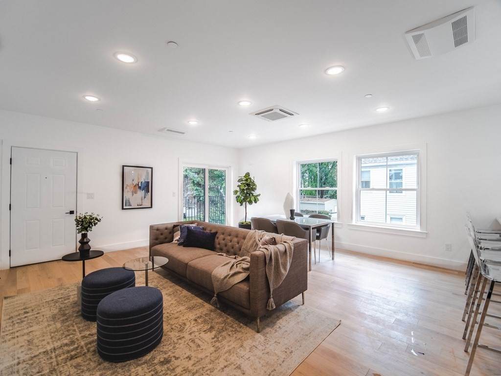 208 Spencer Ave - Photo 1