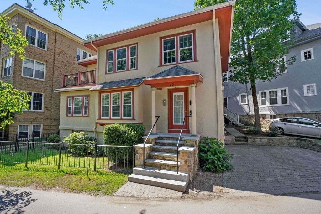 42 Robinwood Ave - Photo 1