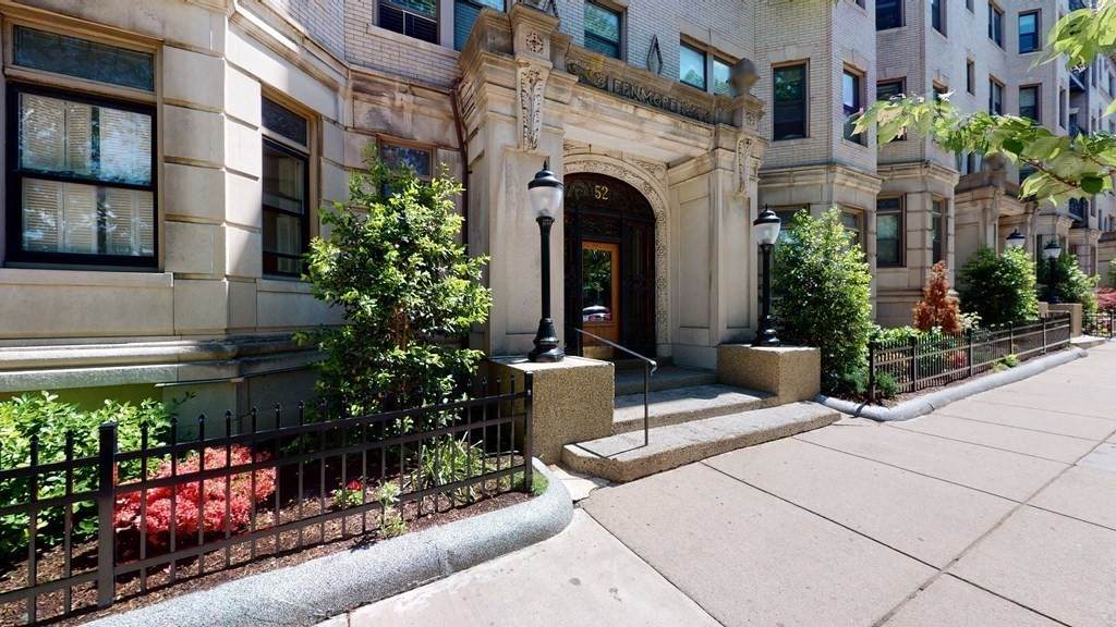 52 Charlesgate East - Photo 1