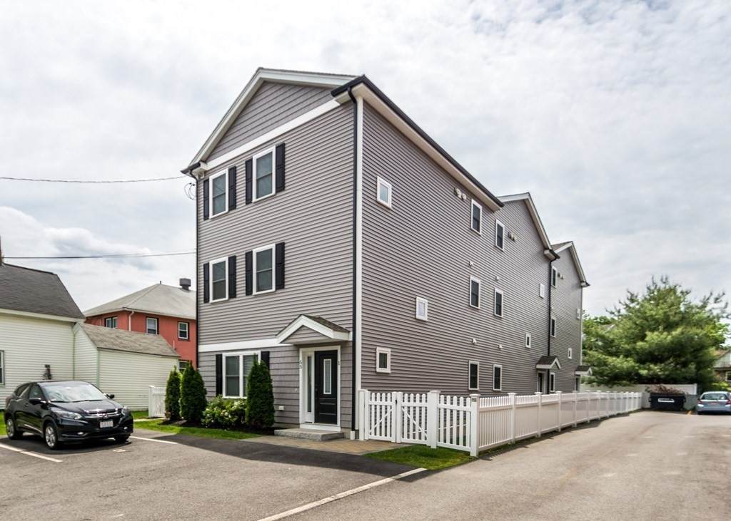 55 Chestnut St - Photo 1
