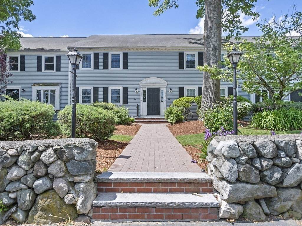 546 Lincoln Street - Photo 1