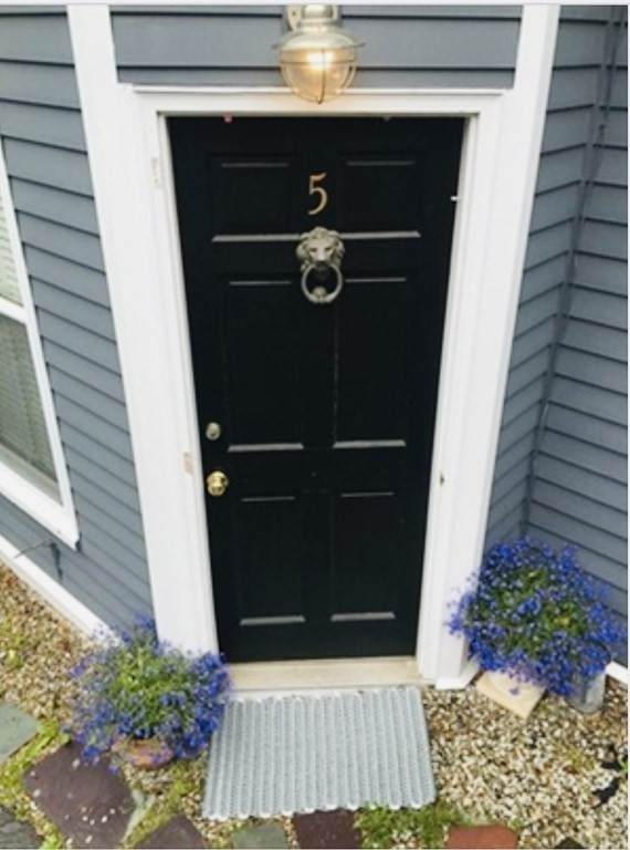121 Elm - Photo 1