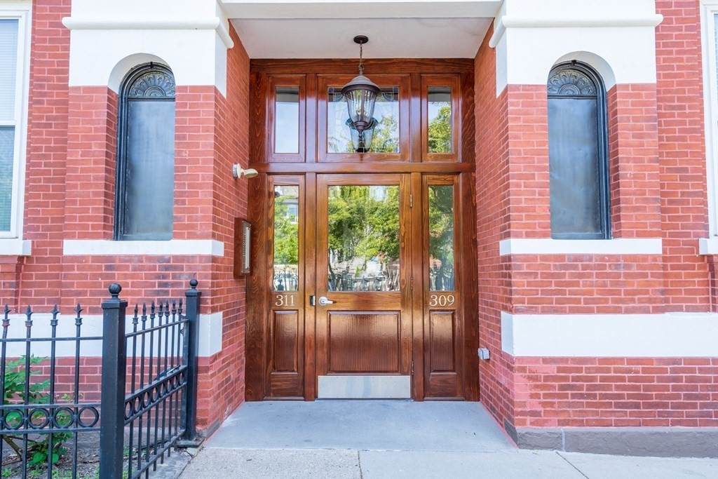 311 Emerson St - Photo 1