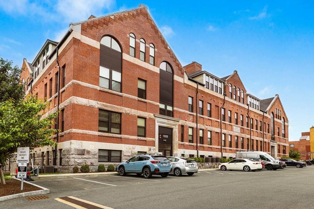 1022 Hancock St - Photo 1
