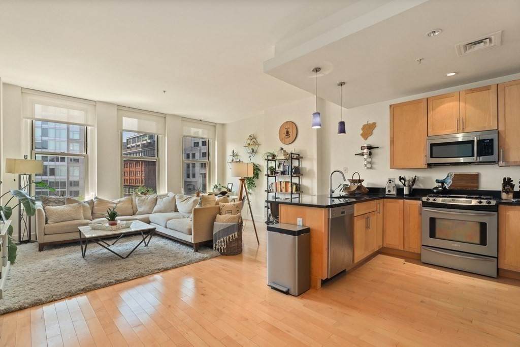 70 Lincoln St - Photo 1