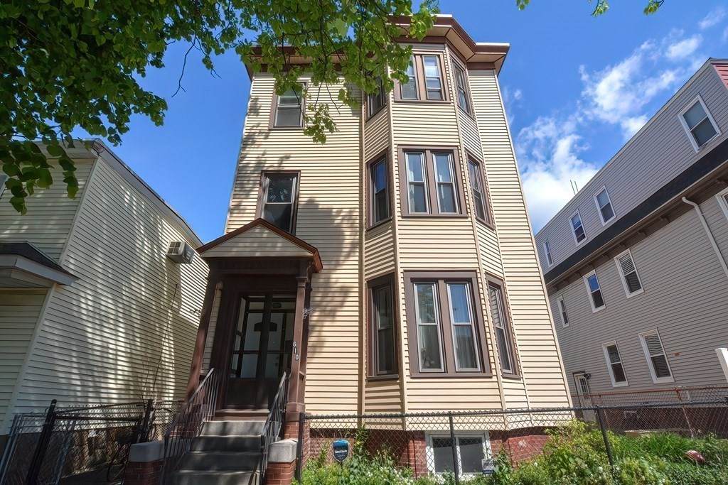 610 Bennington St - Photo 1