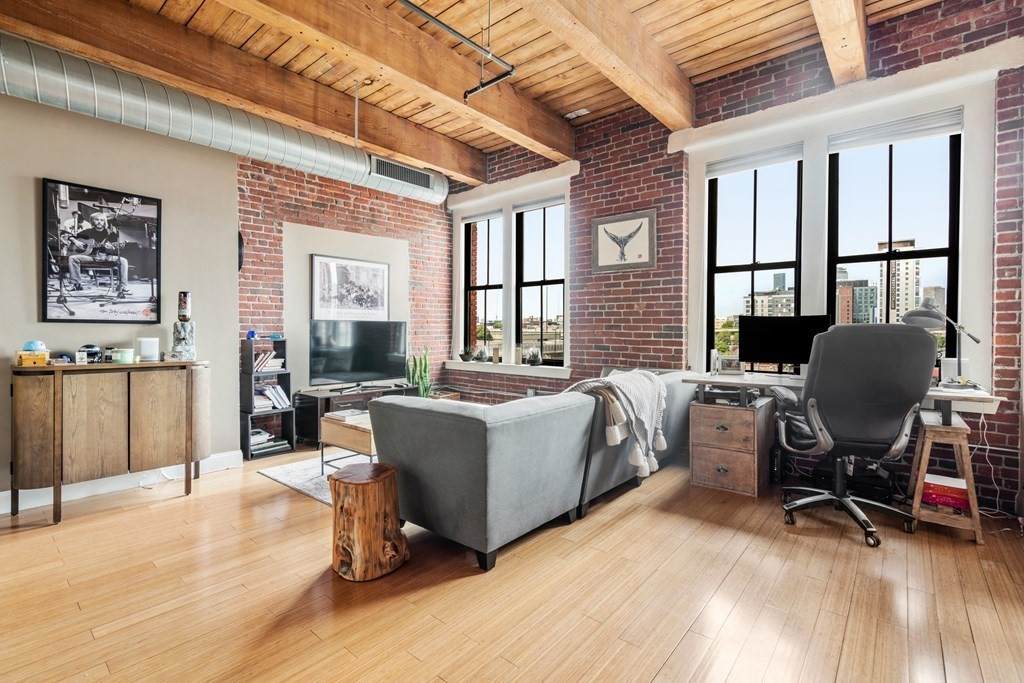 9 West Broadway - Photo 1