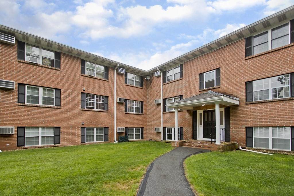 67 Leonard - Photo 1