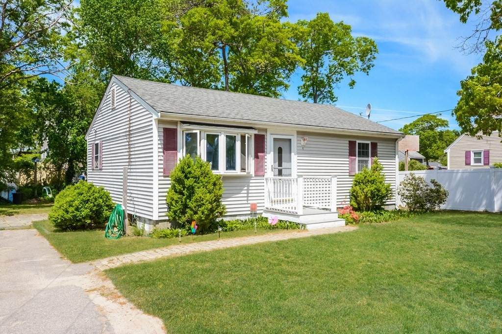 4 Standish Ave - Photo 1