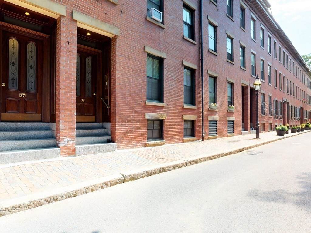 37 Lawrence St - Photo 1