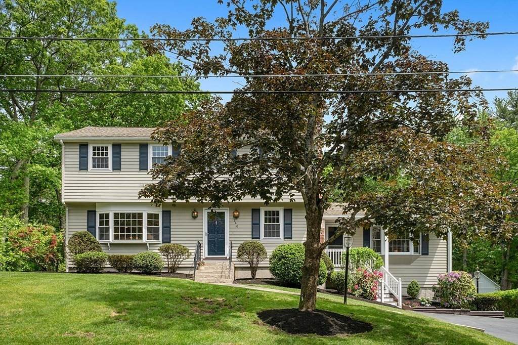 140 John St - Photo 1