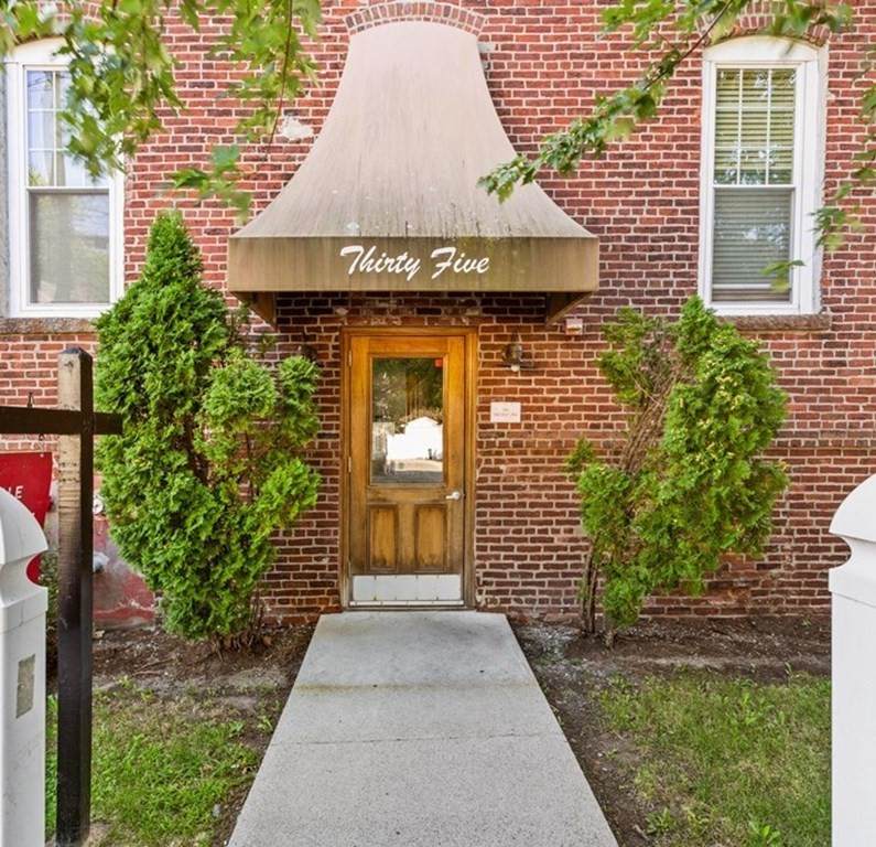 35 Wyman Street - Photo 1