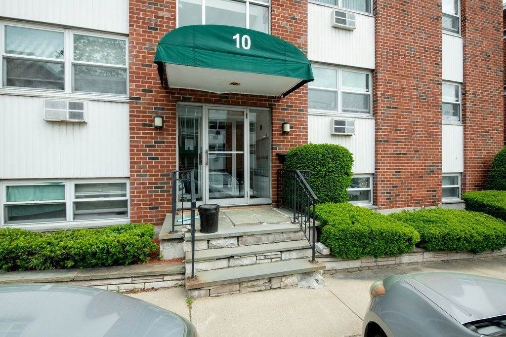 10 Commonwealth Court - Photo 1