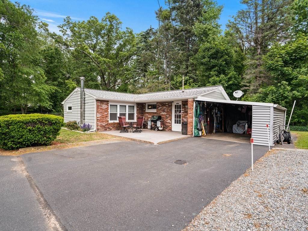 54 Carleton St - Photo 1