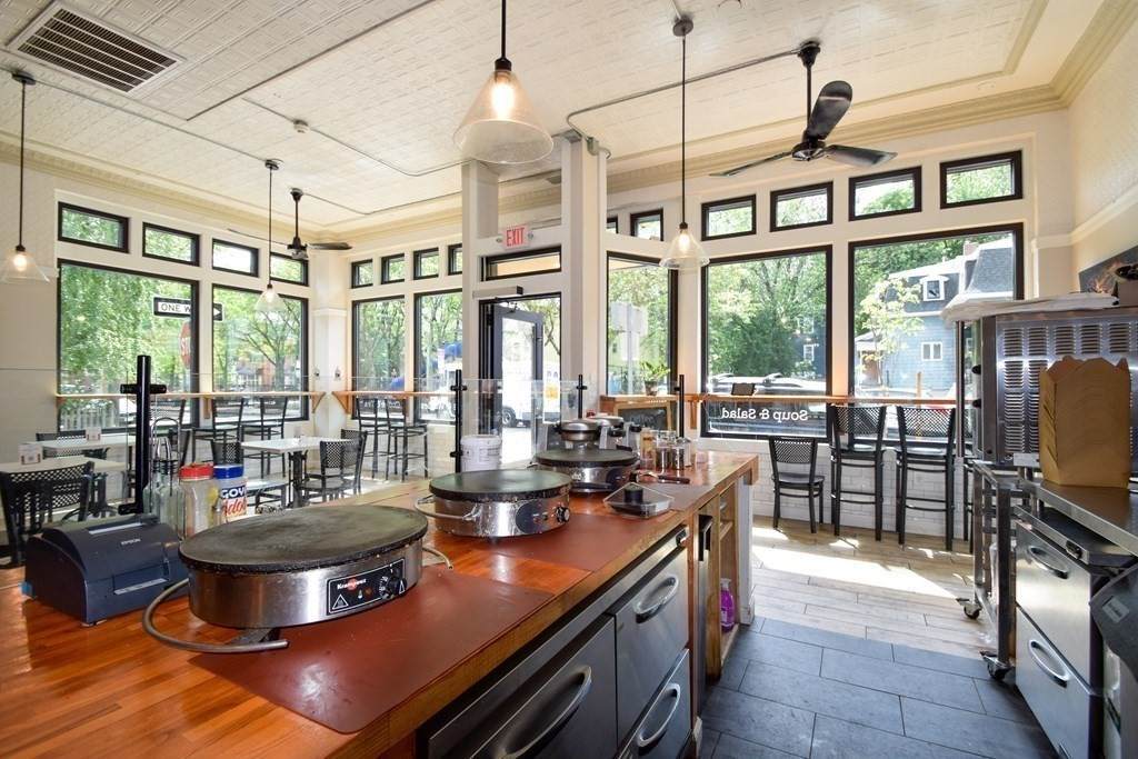 102 Oxford St. - Photo 1