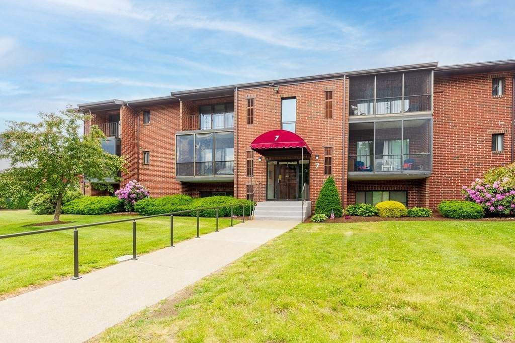 221 Oak Street - Photo 1