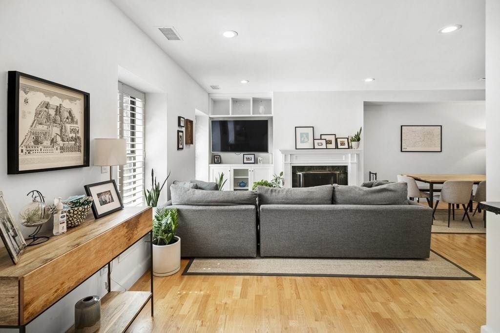 76 Warren Ave - Photo 1