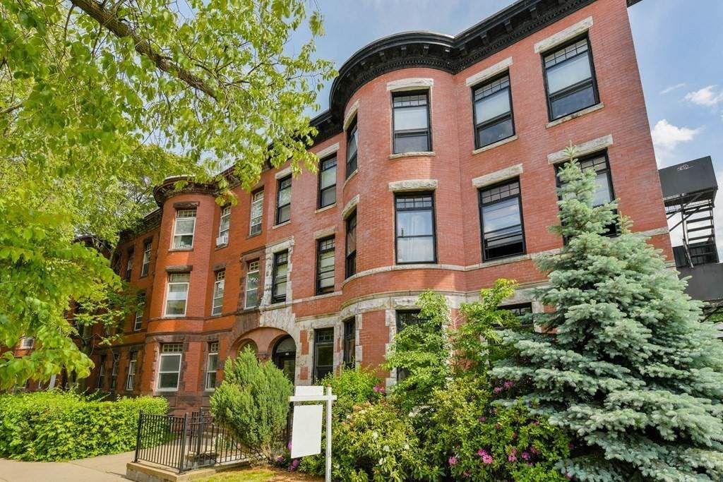 1915 Beacon St - Photo 1