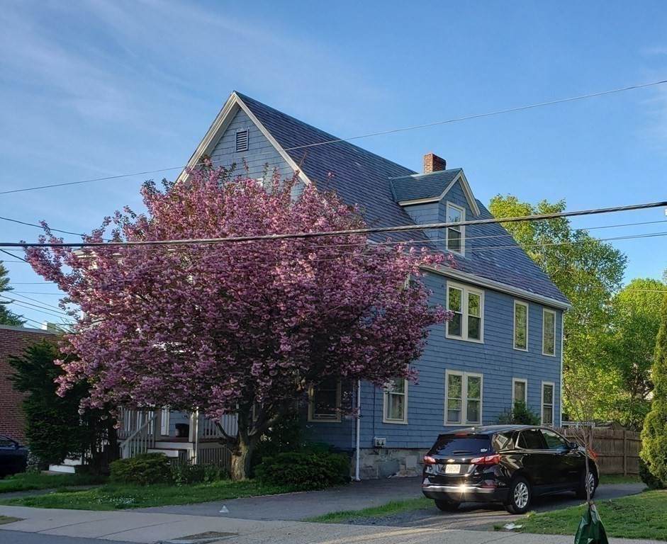 924 Walnut St - Photo 1